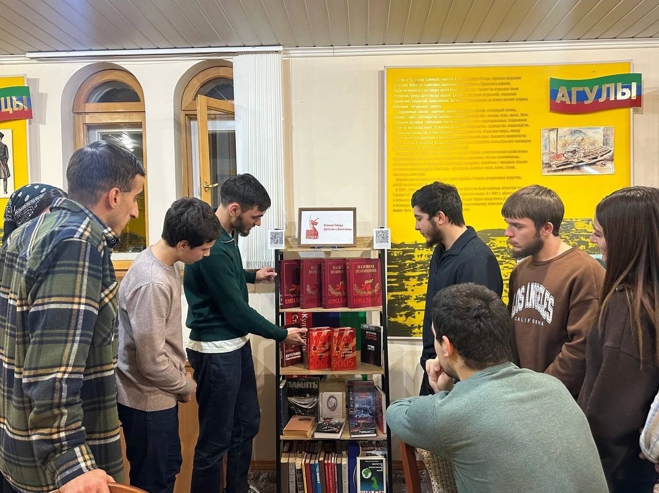 В Представительстве Республики Дагестан в Ставропольском крае организована книжная выставка, посвященная юбилейной дате истории нашего Отечества